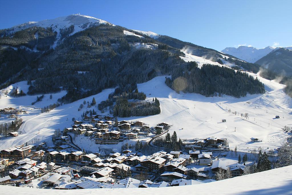 Hotel-Pension Flora Saalbach Exterior foto