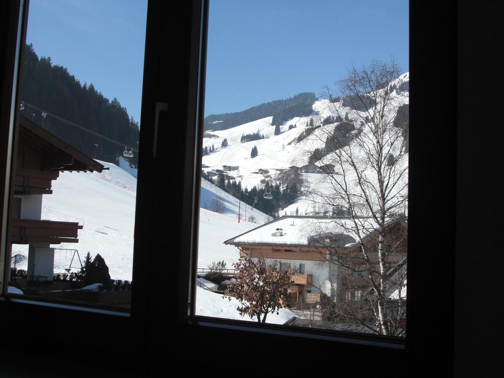 Hotel-Pension Flora Saalbach Exterior foto