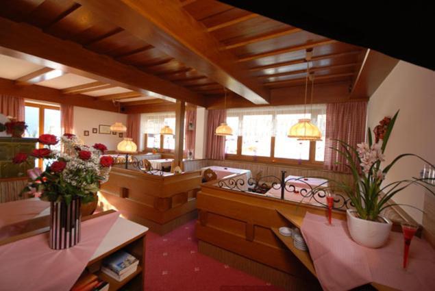 Hotel-Pension Flora Saalbach Exterior foto