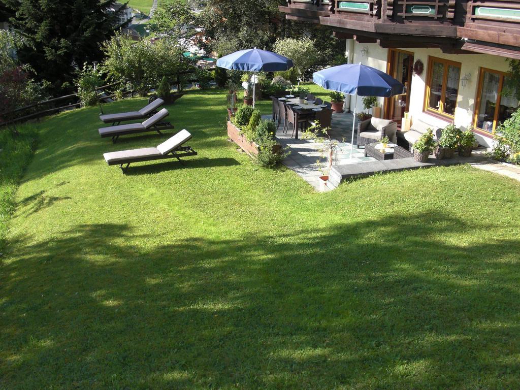Hotel-Pension Flora Saalbach Exterior foto