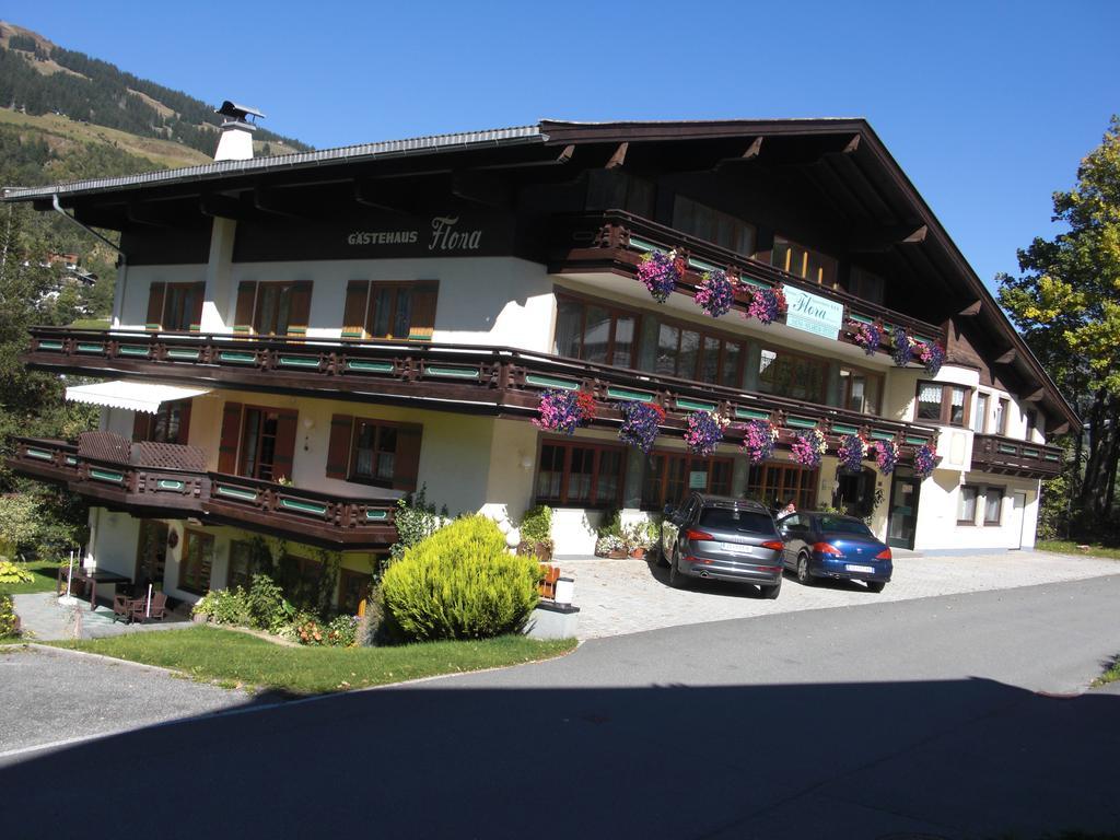 Hotel-Pension Flora Saalbach Exterior foto