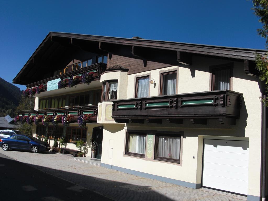 Hotel-Pension Flora Saalbach Exterior foto